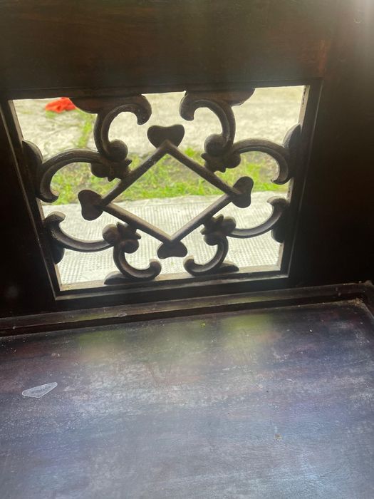 Cufar vechi,lemn masiv, ornamente fontă