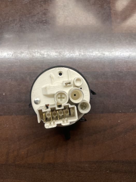 Пералня за вграждане  Hotpoint Ariston модел AWM 108 за части