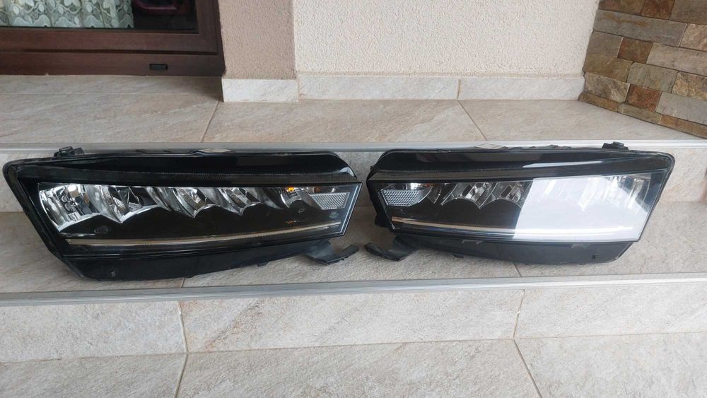 Far stanga / far dreapta led skoda octavia 4 din 2022