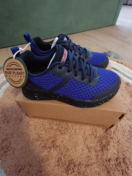 Skechers олекотени детски маратонки