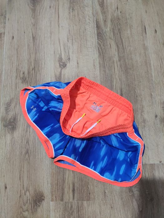 Pantaloni scurți de damă Under Armour mărimea S