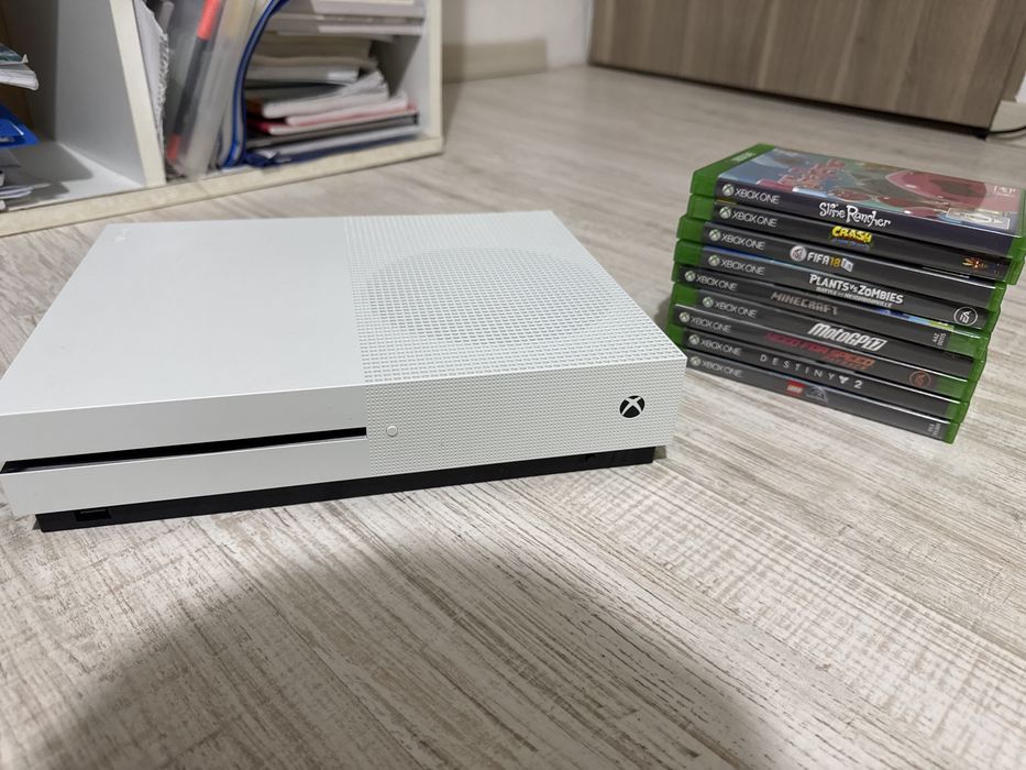 Xbox One S cu jocuri si joystick