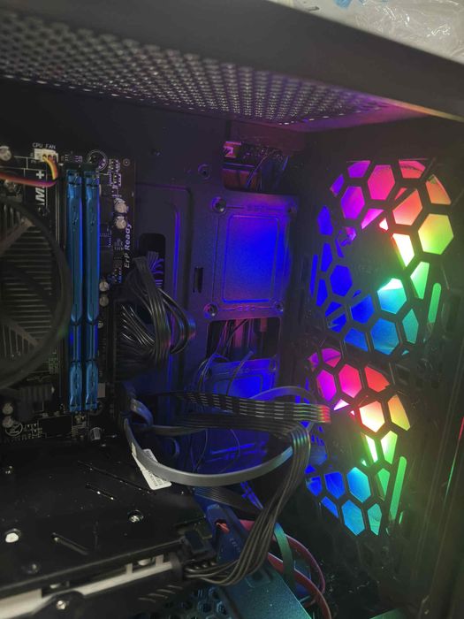 Vand Pc destul de performant