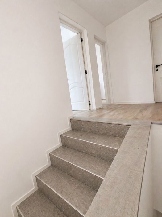 Inchiriez casa nou construita