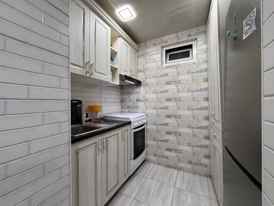 Продаю квартиру Буюк ипак йули 4/2/4 80м2