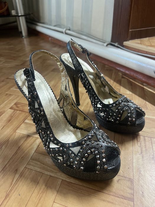 Продам босоножки женские
