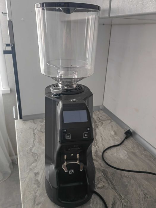 Кофемашина и кофемолка Simonelli