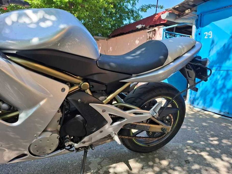 Vând Kawasaki ER-6F 2006 – 42.000 km