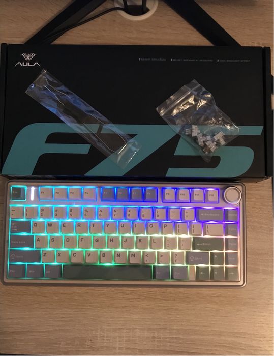 Продам клавиатуру