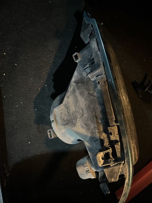 Продаю фару на ауди 80