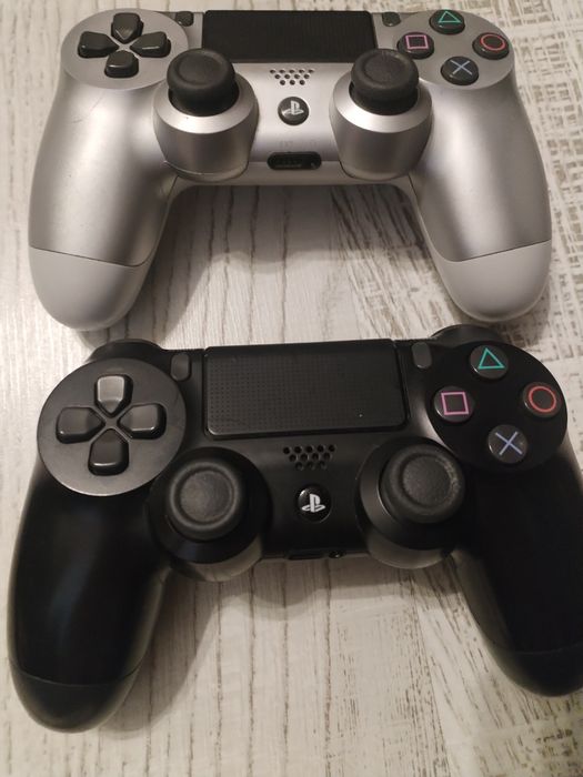 Consolă slim PS 4 cu 2 console și 1 joc FIFA