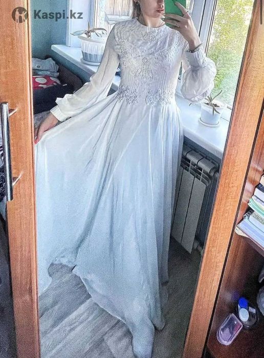 Платье белое на узату
