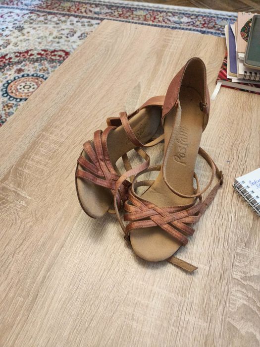 Продам босоножки танцевальные