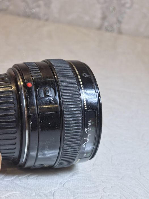 50 mm obyektiv sotiladi
