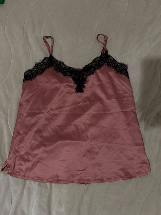 Розов потник с дантела