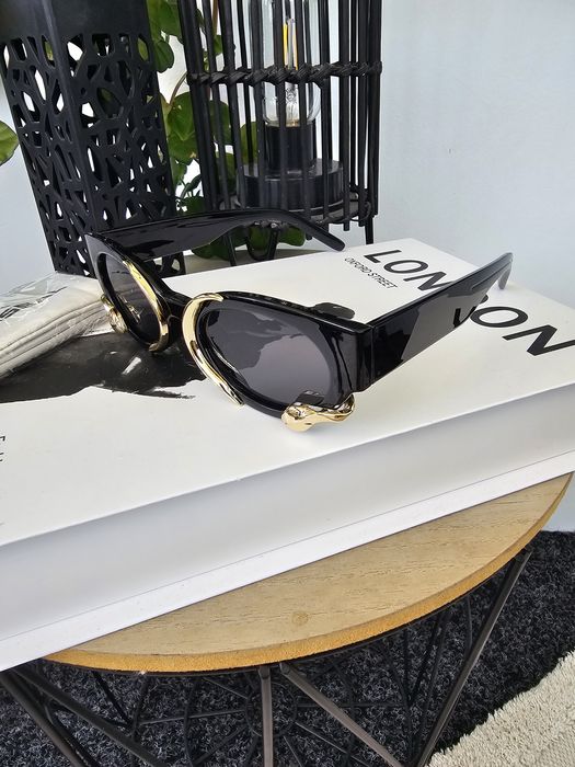 Дамски слънчеви очила.