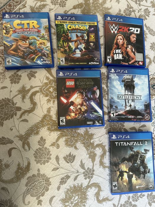 Playstation 4 pro (в подарок игры и контроллер)