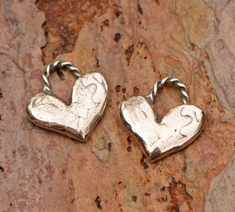 Сребърна висулка 925 „Малко Сърце“ – талисман за любов и свързаност.