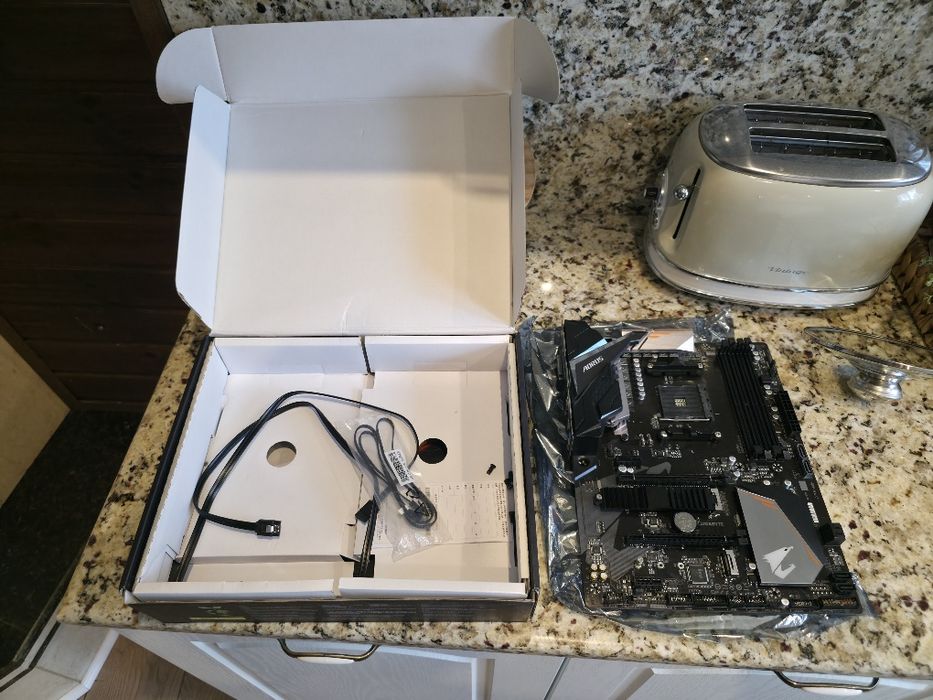 AORUS B450 Elite
