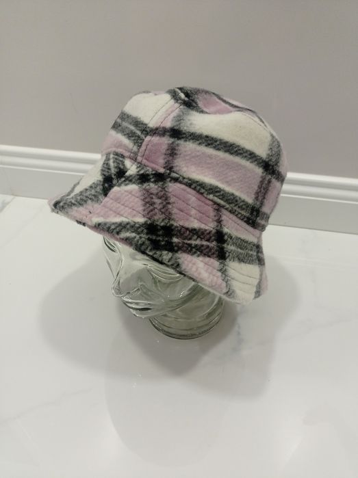 Лот от зимни шапки