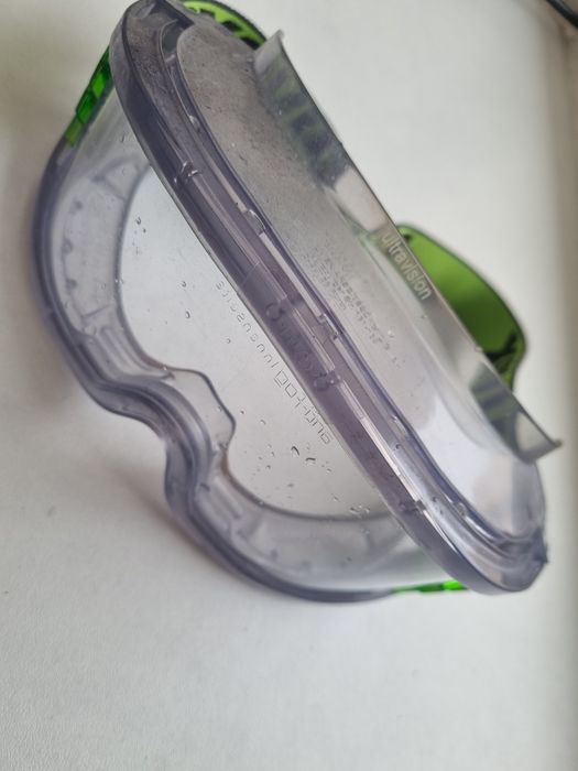 Продаются защитные очки UVEX