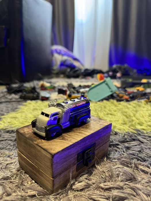 Vand 85 machete Hot Wheels