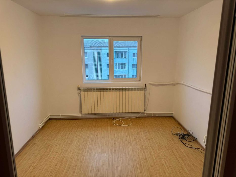 Vând apartament cu 3 camere
