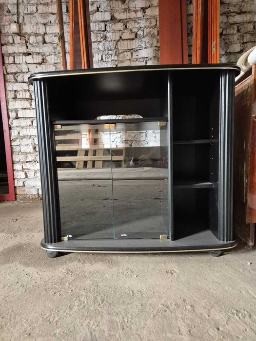 Продам тумбу под телевизор