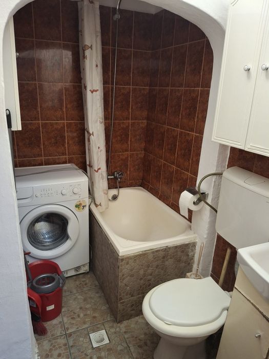 Închiriez garsoniera