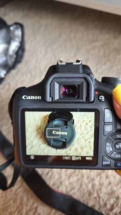 Canon EOS 2000D + обектив