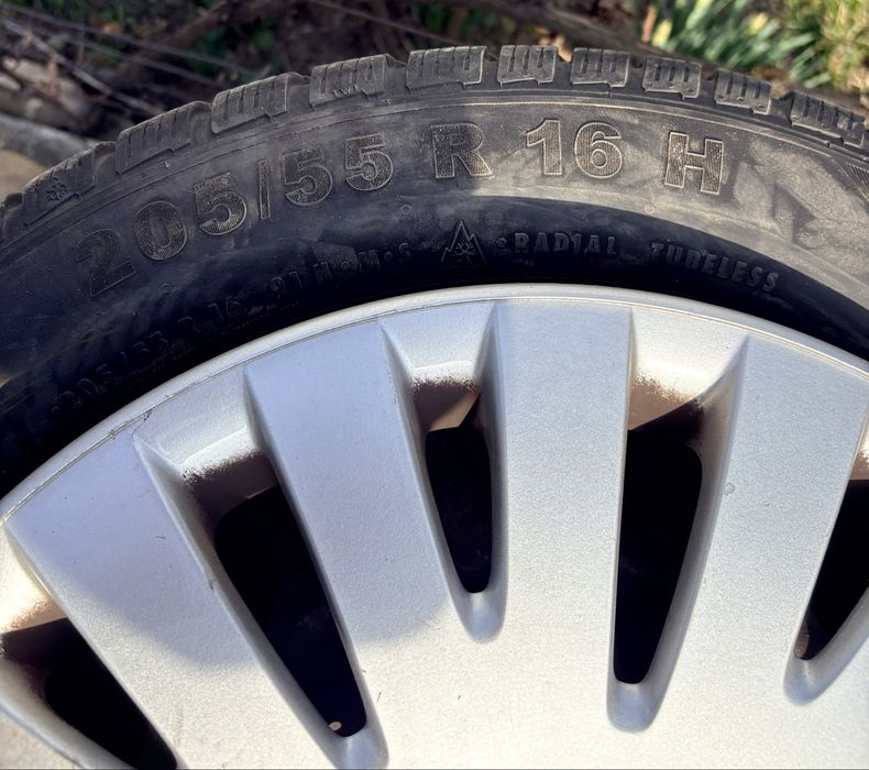 Jante tabla + cauciucuri Tyfoon 205/55/16 + capace originale VW