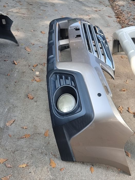 Бампер передний на Subaru Outback  .