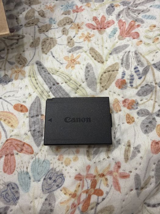 Продаю canon eos 1100d без коробки