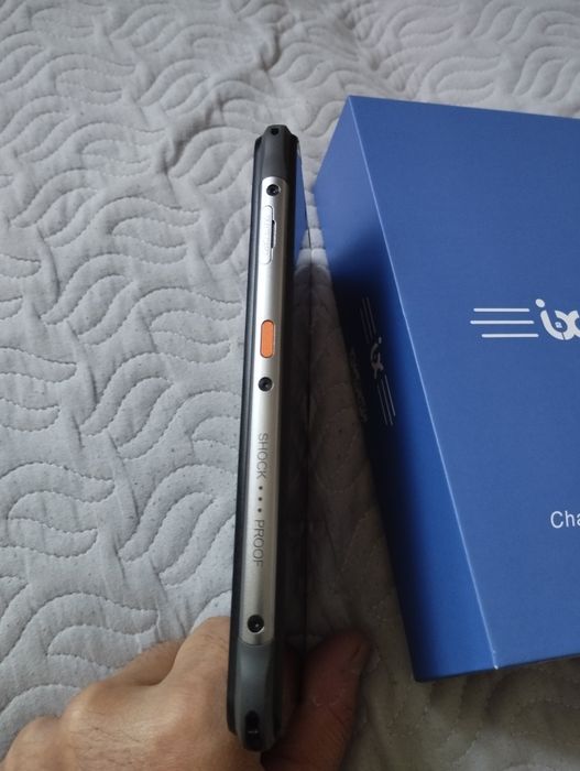 Продам смартфон срочно