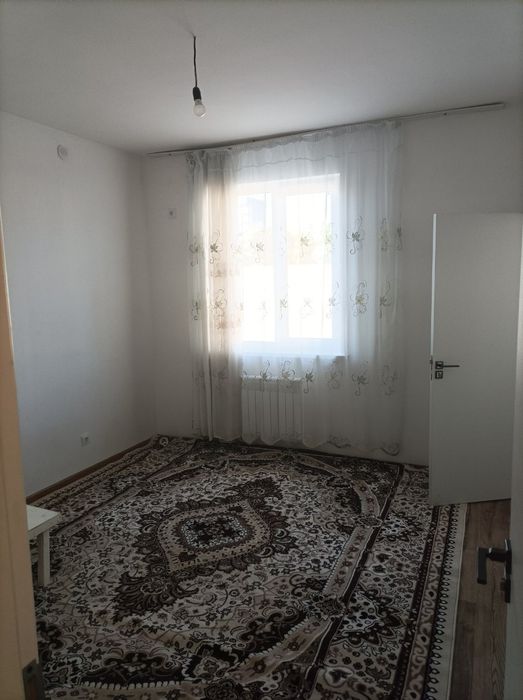 срочно продается 2 комнатная квартира в Чирчике 2 микрорайон