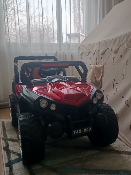Продам детскую машину 4×4
