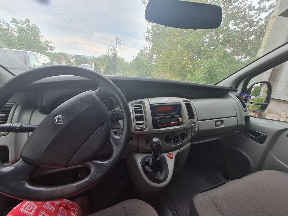 Renault trafic vând