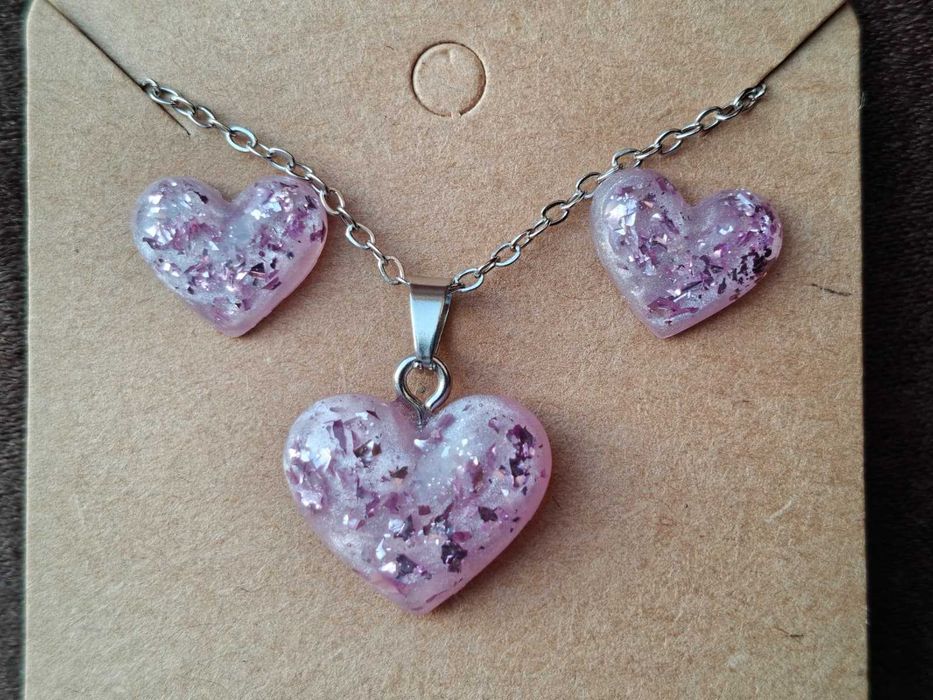 Set din rasina unic handmade ( lantisor cu pandantiv + cercei )