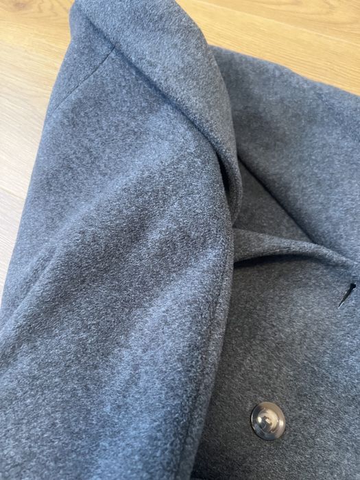 Пальто серое смотрится классно