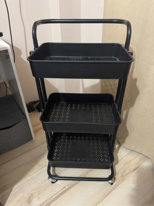 Кушетка, лампа и количка за козметични процедури