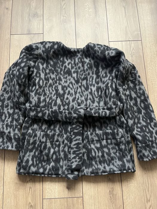 Сиво вълнено палто