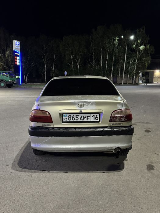 Toyota avensis 2001