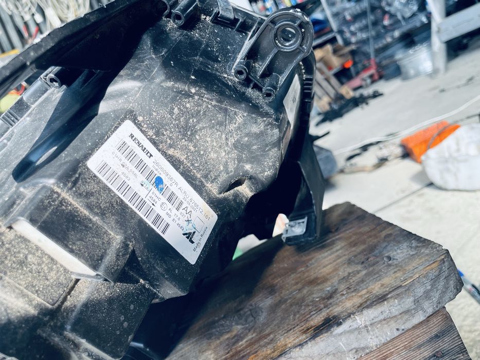 Фар за Dacia Duster