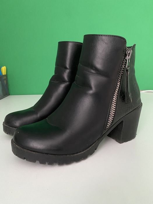 Ghete imblanite cu toc