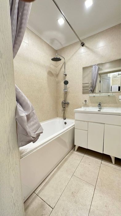 Продается квартира  Чиланзар 8. 2/5/8 Новостройка ЖК «Карат» 60м2