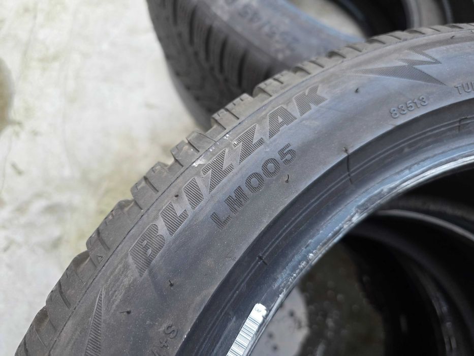 2бр Зимни гуми 205 50 17 - Bridgestone - DOT 2023