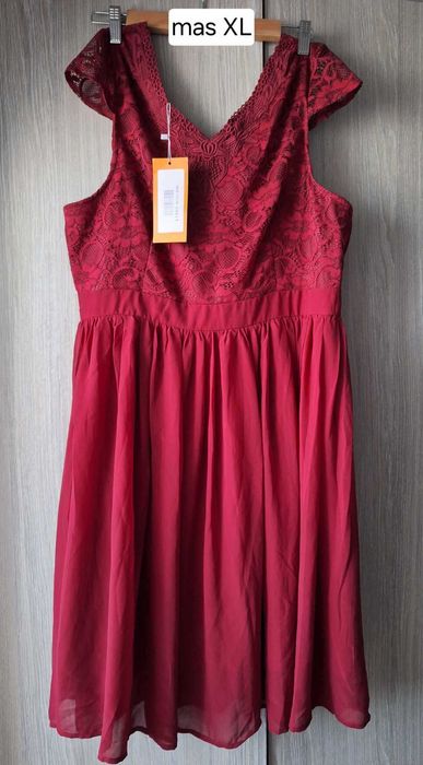 Vand rochii noi, cu eticheta