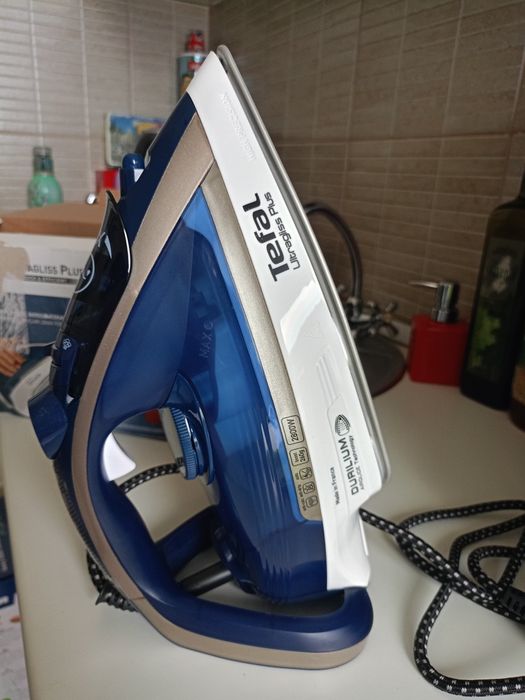 vând fier de călcat Tefal Ultragliss Plus, produs de calitate superioa