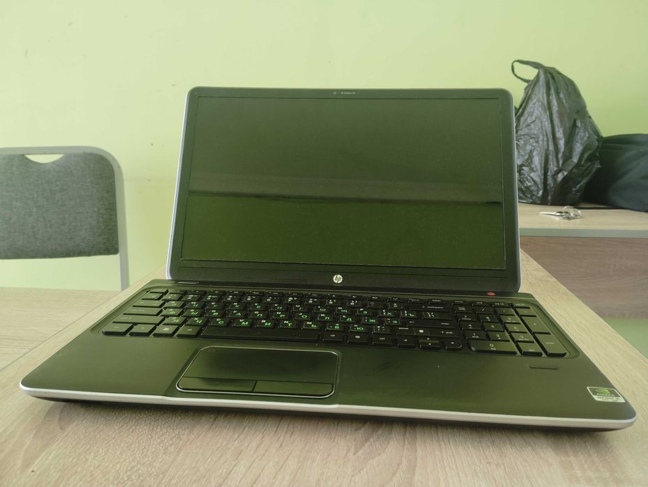 Ноутбук НР CORE I 7 сотилади.