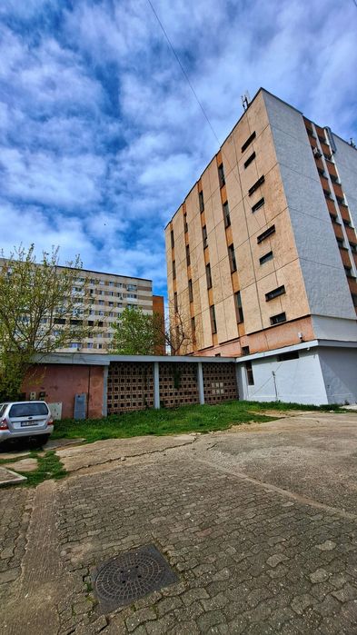 De vanzare in Reșița pe Bd Republicii cladire comerciala de 4etaje